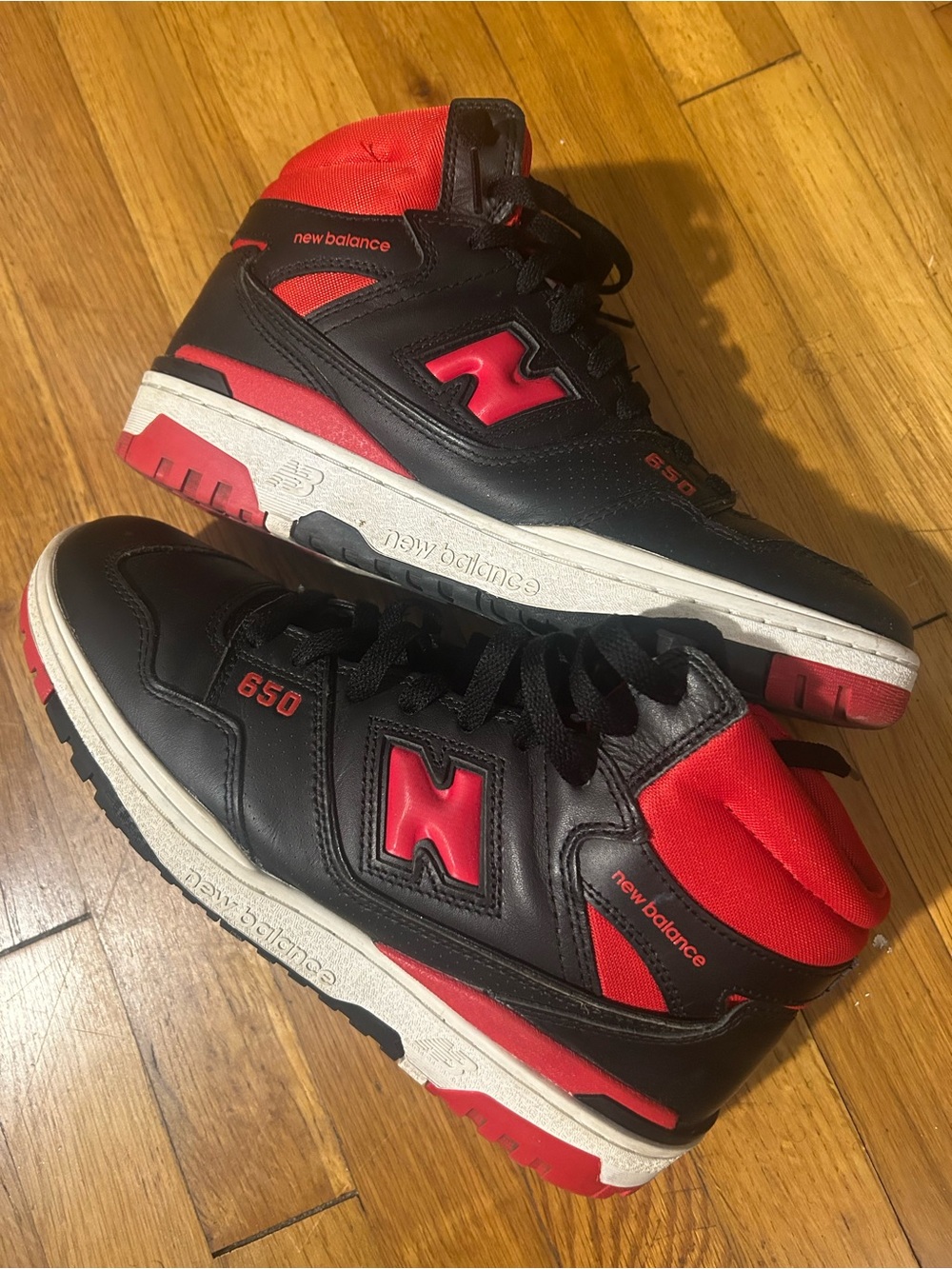 New Balance Men's Black & Red Athletic High-Top Sneakers